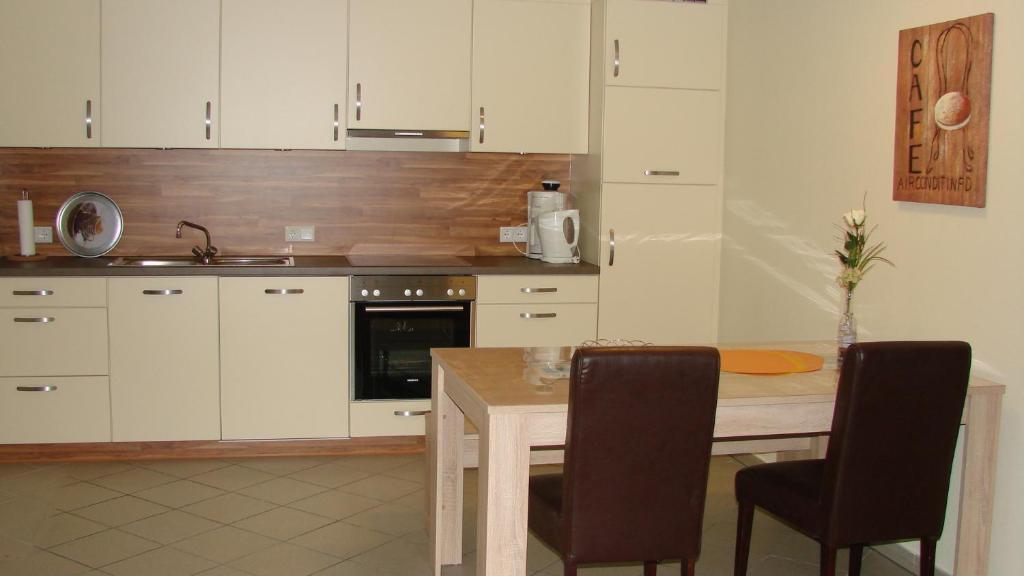 Ferienhof & Landhotel Laurenz Ґронау Номер фото