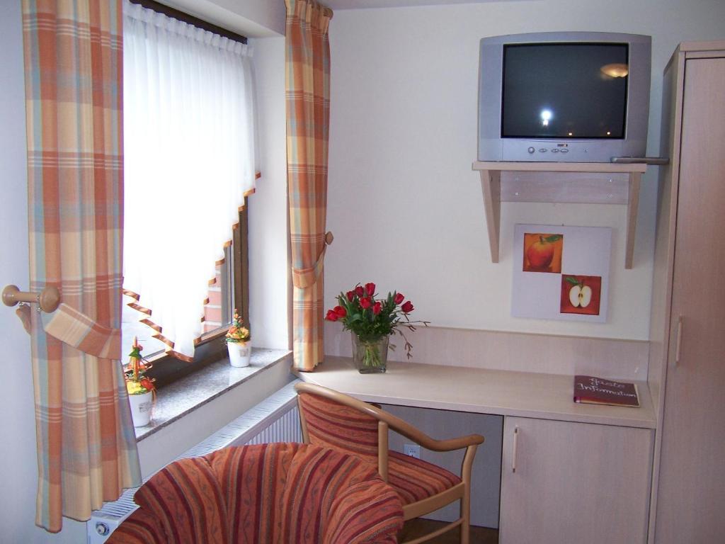 Ferienhof & Landhotel Laurenz Ґронау Номер фото